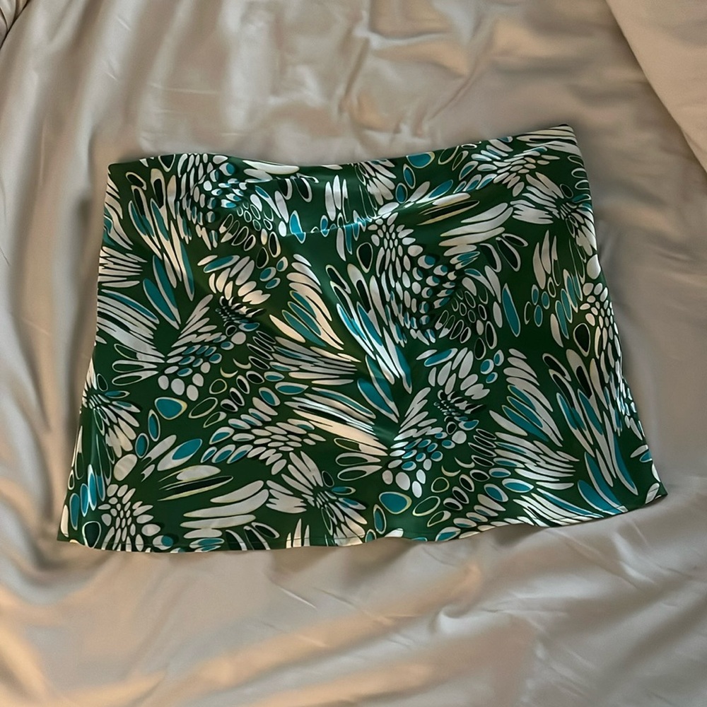 Reformation 100% silk printed strapless top.